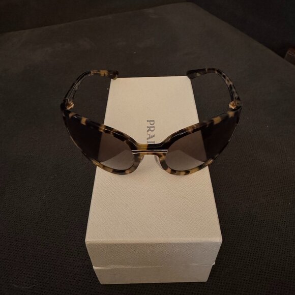 Prada sunglasses - Picture 1 of 3